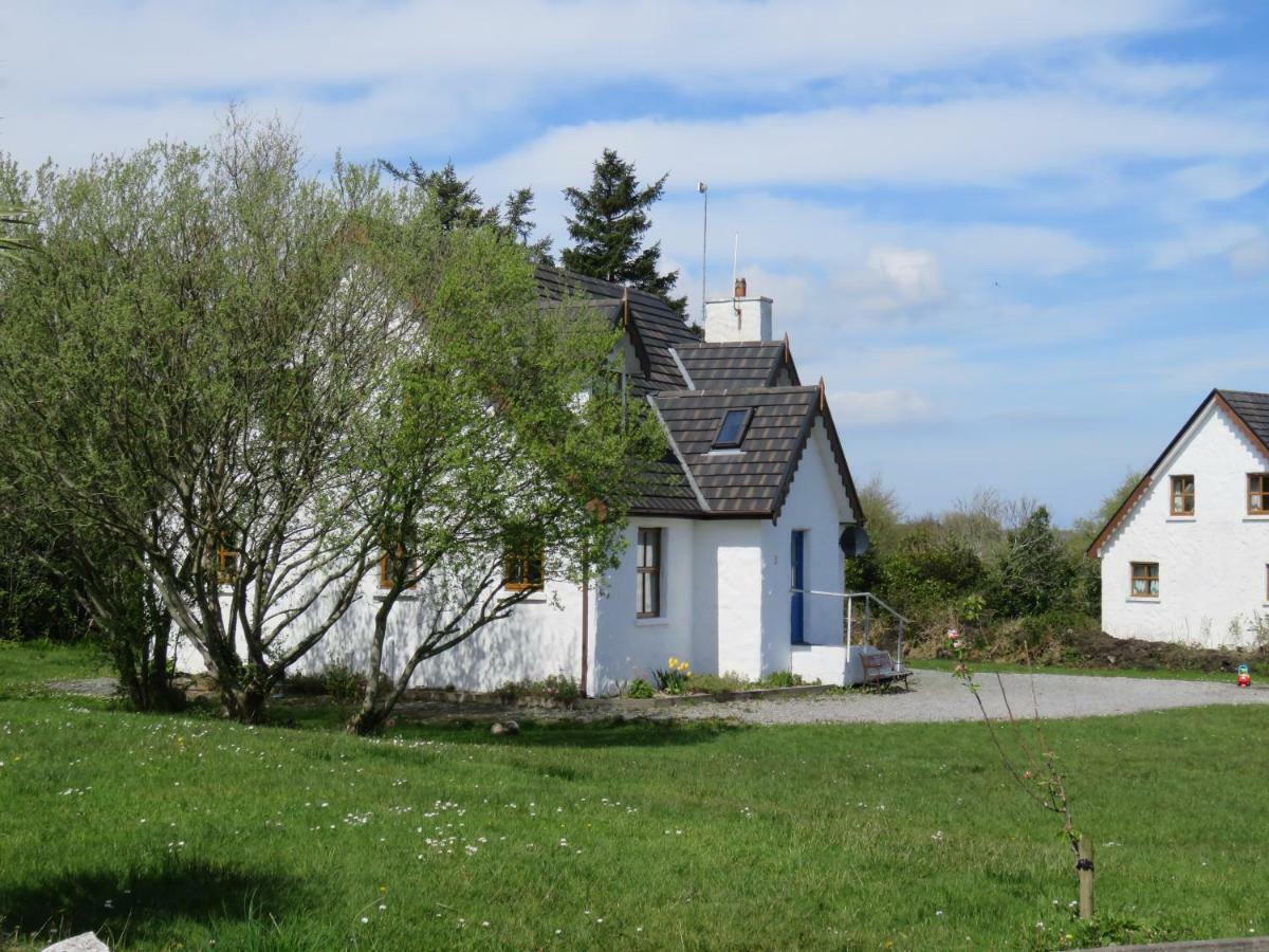 Letterfrack Farm Cottage In Village On A Farm Beside Connemara National Park Exterior foto