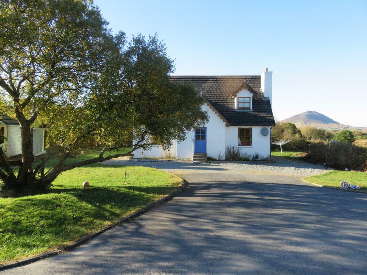 Letterfrack Farm Cottage In Village On A Farm Beside Connemara National Park Exterior foto